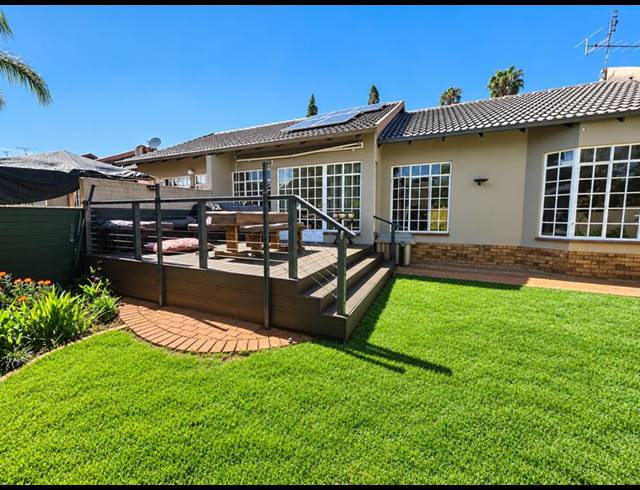 2 BEDROOM TOWNHOUSE FOR SALE IN GLEN MARAIS